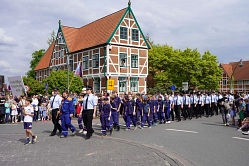 Feuerwehr Jork beim Blütenkorso 2024&nbsp;&copy;&nbsp;Imke Lohmann